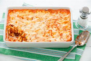 Pasta, meat and soft cheese casserole