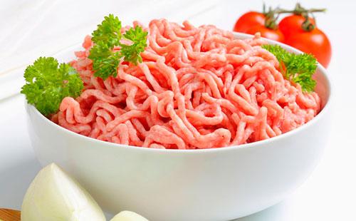Minced meat with a deep plate