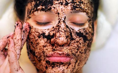 Coffee grounds heal the skin of the face