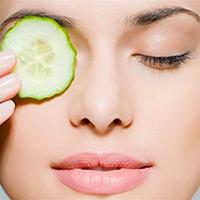 A slice of fresh cucumber will restore skin elasticity