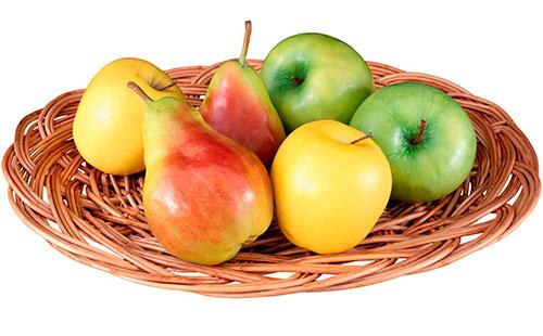 Pommes et poires en osier