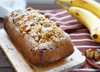 Banana Charlotte: recipes for the oven and slow cooker