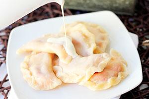 Dumplings na may kulay-gatas