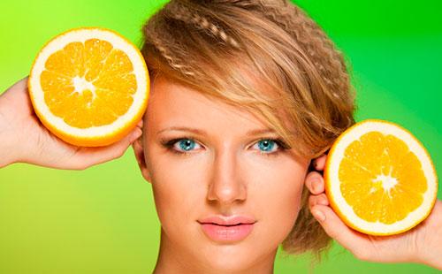 Chica con naranjas