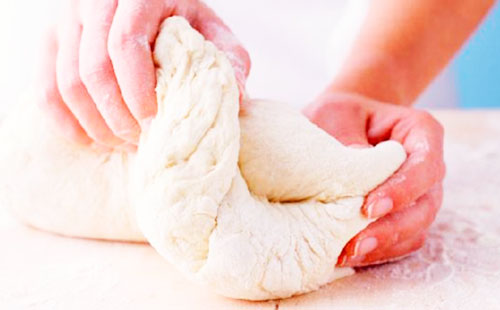 The dough in the hands