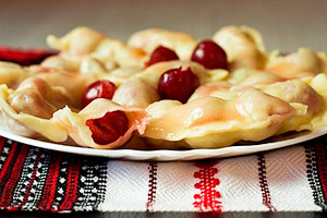 Bolas de masa hervida al vapor con cereza