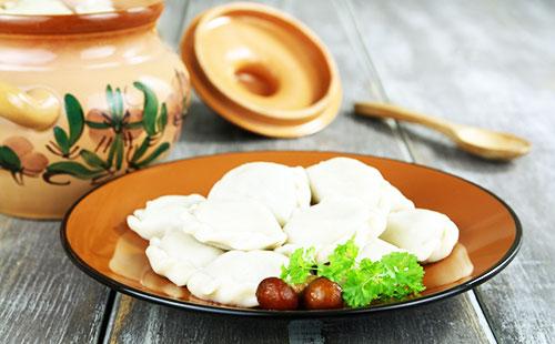 Traditional recipes for dumplings with potatoes and mushrooms and just mushrooms