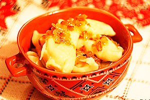 Dumplings avec des pommes de terre et des cretons