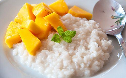 Milk Rice Porridge with Mango Slices
