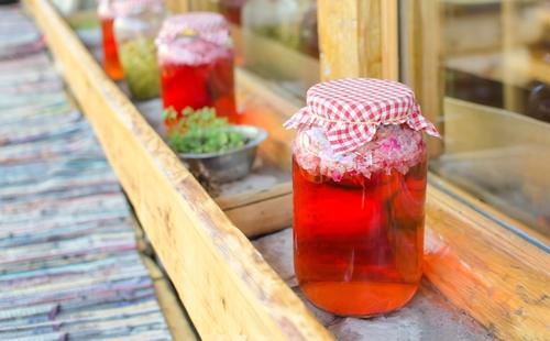 Juice from rose petals in a jar