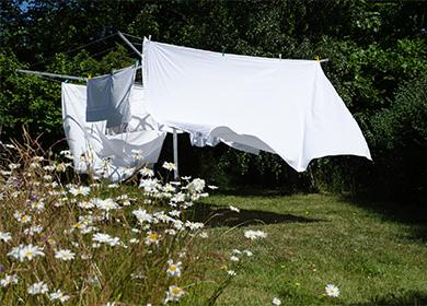 Drying bedding on a rope