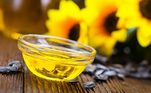 Some sunflower seed oil