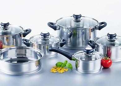 Set of pots and pans made of stainless steel