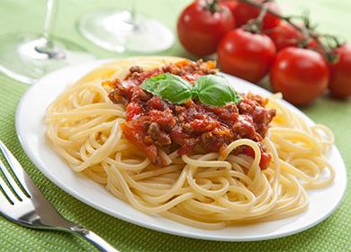 Bolognese sauce recipe at home: it takes a long time to cook, but you’ll lick your fingers