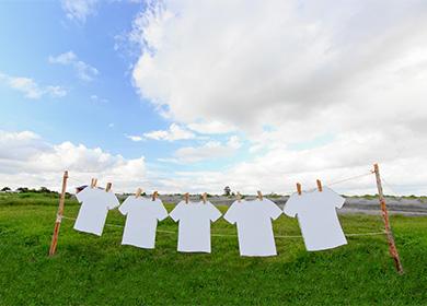 White t-shirts are dried on a rope