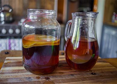 Kombucha in a jar and a drink in a decanter