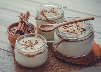 Kefir and yogurt with cinnamon in jars