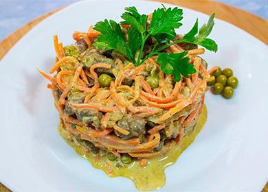 Het klassieke recept voor veelvraat salade en de aanpassingen voor fans van pinworms en vegetariërs