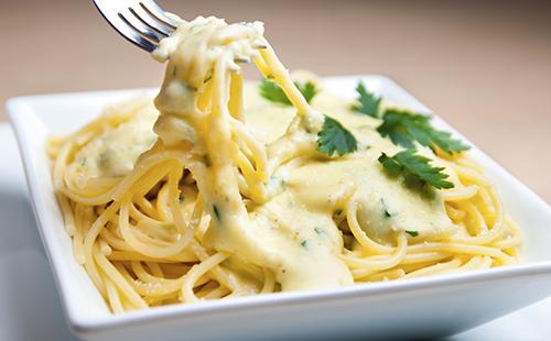 Spaghetti with white sauce and herbs