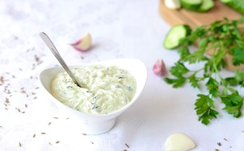 Garlic and mayonnaise sauce