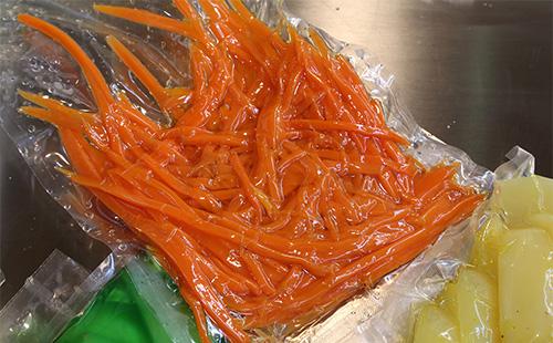 Zanahorias ralladas en una bolsa