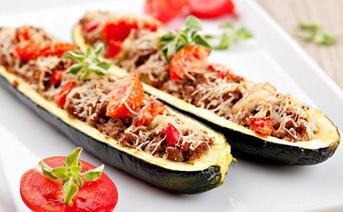 Zucchini halves with minced meat and tomatoes