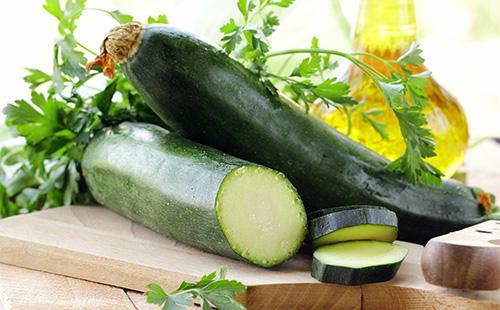 Courgettes sur l'étagère