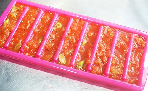 Mold for freezing tomatoes