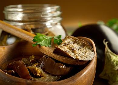 Recipes of sauerkraut aubergines for the winter: how to pickle, how to start and where to store