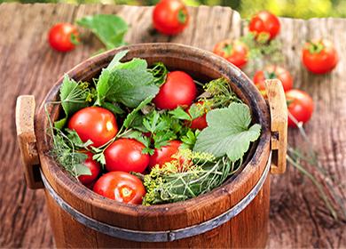 Tomatoes with leaves in a wooden barrel