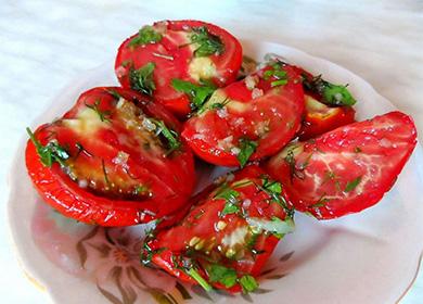 Tomates coréennes sur une assiette