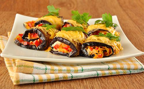 Eggplant rolls with tomatoes and cheese