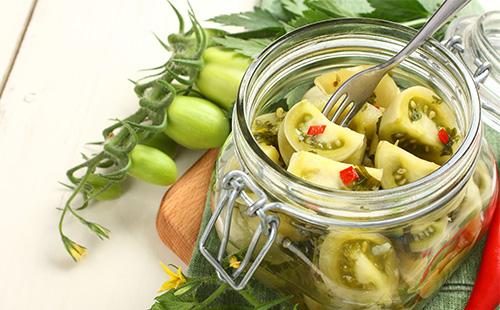 Slices of green tomatoes in a jar