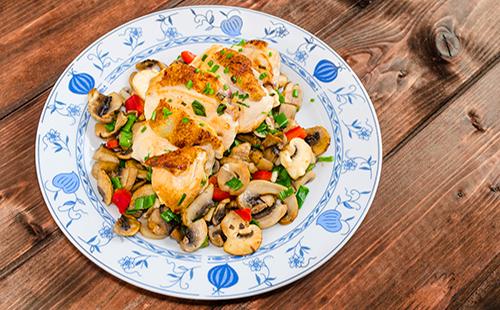 Plate with salad of chicken breast, mushrooms and vegetables
