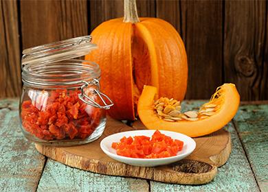 Round pumpkin and candied fruit