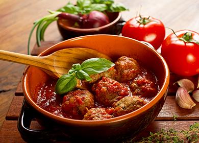 A bowl of meatballs with tomatoes