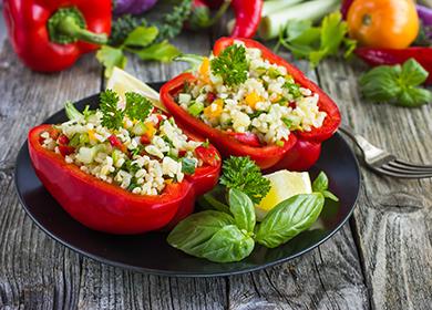 Stuffed pepper recipe in a slow cooker: prepare meat, vegetable, mushroom and fish options