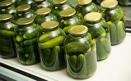 Cucumbers in three-liter jars