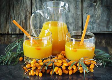 Compote of frozen sea buckthorn and fresh berries: winter preparations and quick recipes for a slow cooker