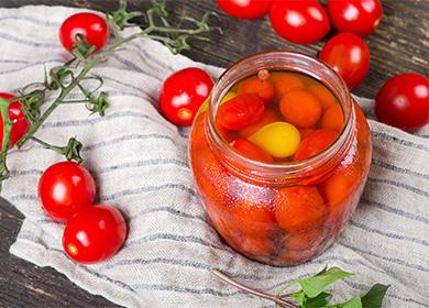 Ingelegde tomaten voor de winter  hoe te pekelen in pekel, zoet, kruidig, met peper