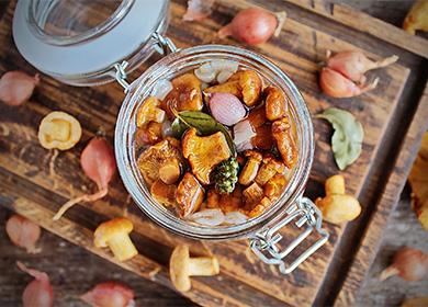 Pickled chanterelles: how to cook crispy, spicy and quick mushrooms for the winter
