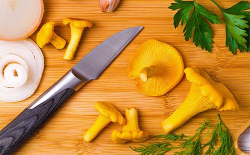 Fresh chanterelles on the board