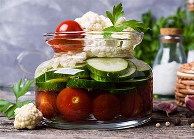 Cauliflower, cucumbers and tomatoes, canned