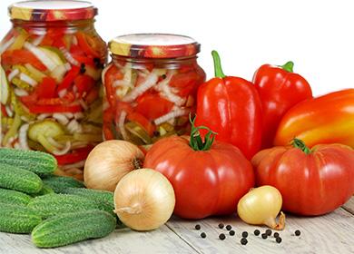 Recettes de salade de tomates et de concombres pour l'hiver: adaptation d'un plat d'été à la saison froide