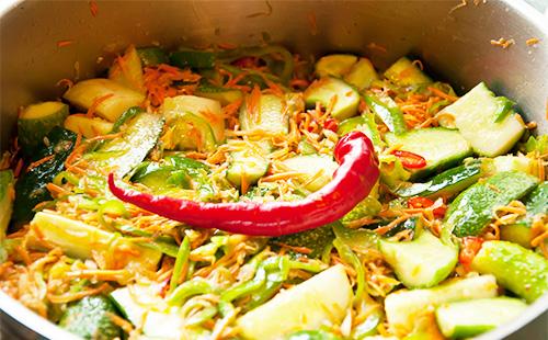 Vegetables moved in a pan