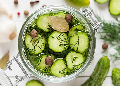 Sliced ​​cucumbers with dill in a jar
