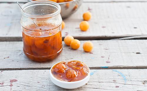 Confiture de cerises et de prunes