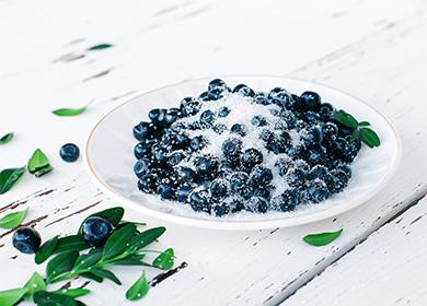 Blueberries with sugar
