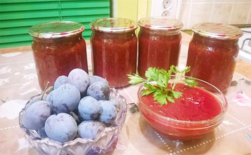 Plum sauce in jars