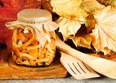Pickled honey mushrooms: winter harvest recipe, ways to preserve the natural color of mushrooms and put on trimmed legs